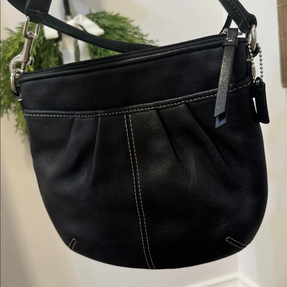 Coach Vintage Black Leather SOHO Swing Pack Purse Crossbody Bag
